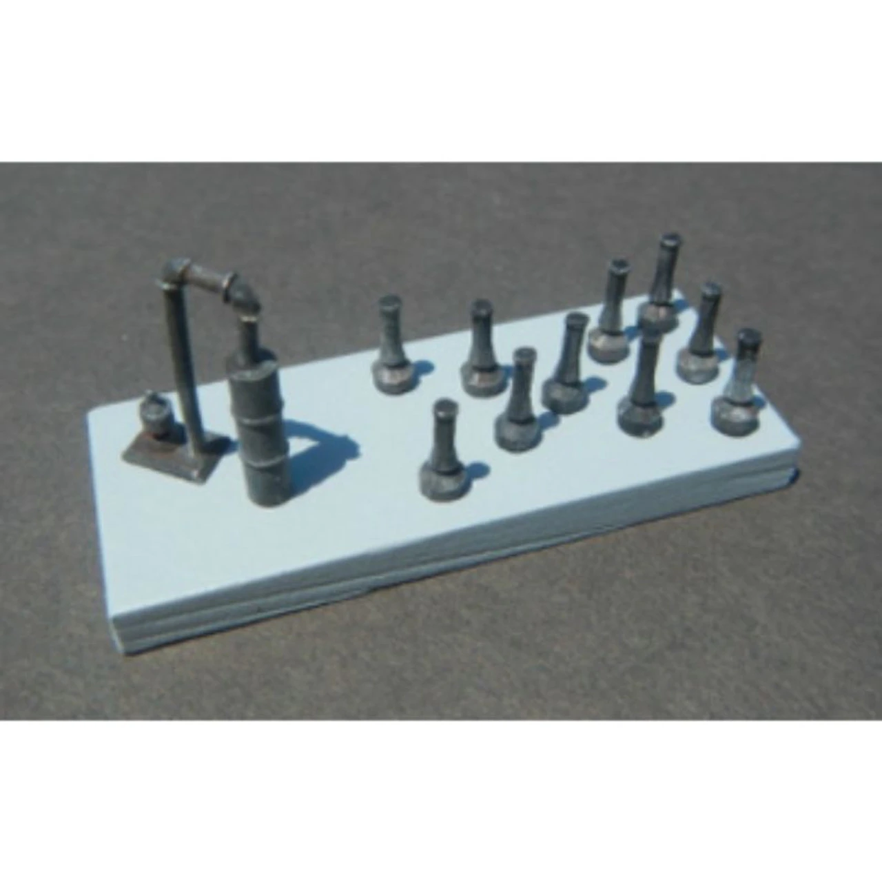 Showcase Miniatures 512 - Smudge Pots & Flood Valve - N Scale Kit